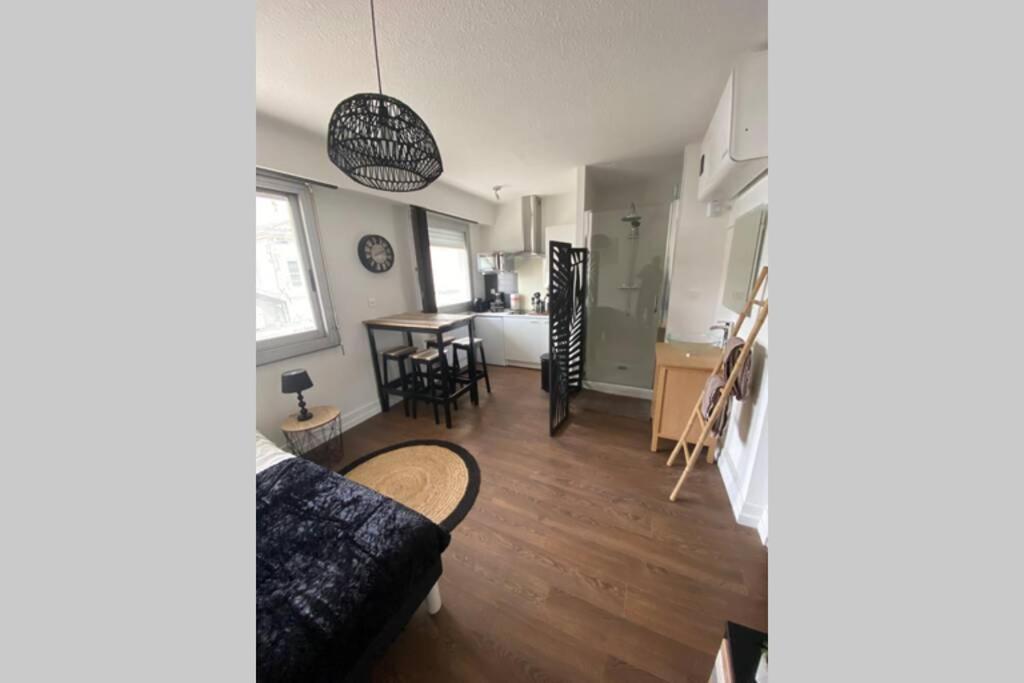 Le 13 Du Temple - Plein Coeur Centre Ville, Residence Privee, 5Mn Gare Sncf, Wifi Et Netflix 尼奥尔 外观 照片